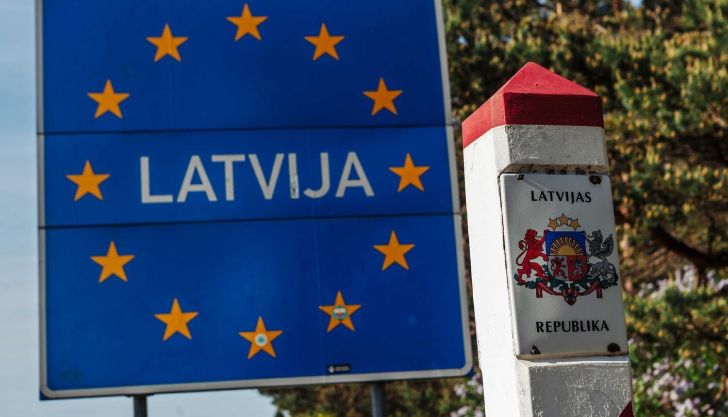 border-sign-of-latvia-located