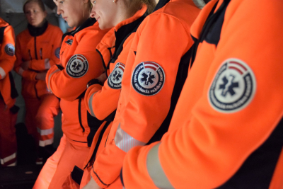 Neatliekamās medicīniskās palīdzības darbinieki uniformās
