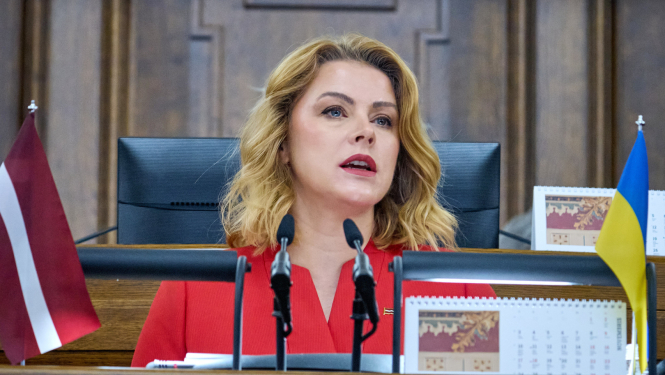 Ministru prezidente Evika Siliņa saka uzrunu Saeimā