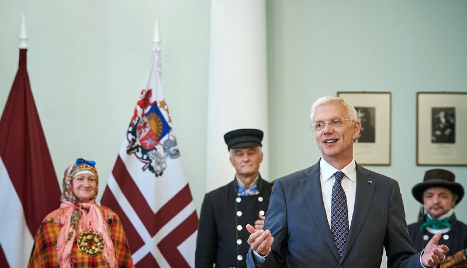 Kariņš sveic Dziesmu un deju svētku organizatorus