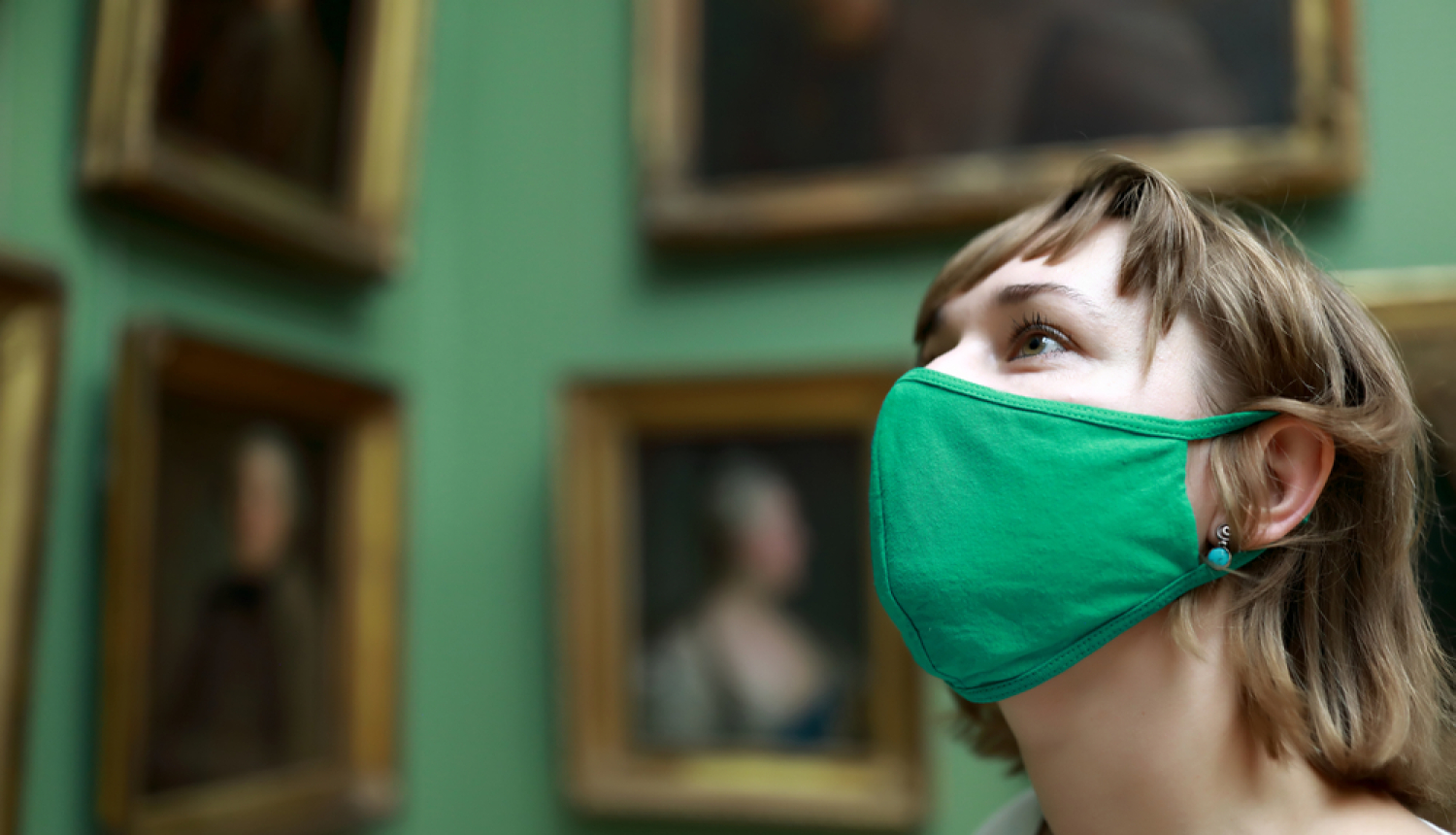 Sievete maskā muzejā