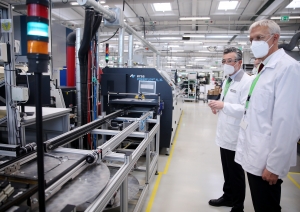 Foto: Ministru prezidents Krišjānis Kariņš apmeklē uzņēmumu “Schneider Electric” 
