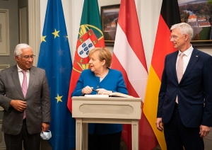 Foto: Ministru prezidenta Krišjānis Kariņš,  Vācijas kanclere Angela Merkele,Portugāles premjerministrs Antonio Kosta.