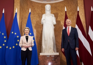 Foto: Ministru prezidents Krišjānis Kariņš un EK priekšsēdētāja Urzula fon der Leiena