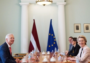 Foto: Ministru prezidents Krišjānis Kariņš un EK priekšsēdētāja Urzula fon der Leiena