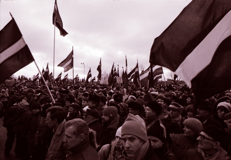 13. janvāra manifestācija Daugavmalā. Rīga, 1991. gads.