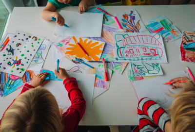 ilustratīvs attēls: bērni zīmē; avots: 123rf.com