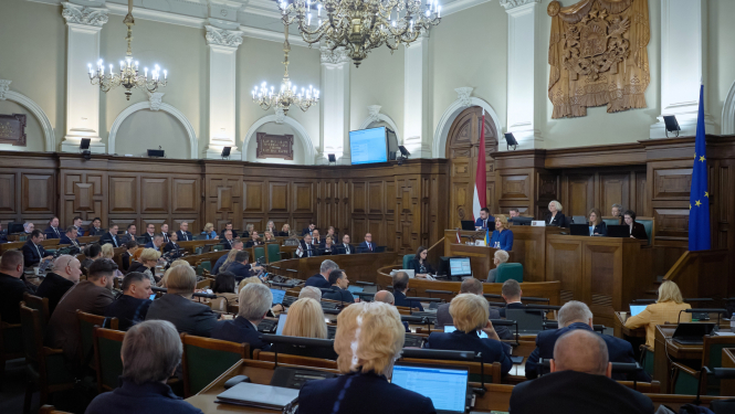 Ministru prezidente Evika Siliņa piedalās Saeimas sēdē.