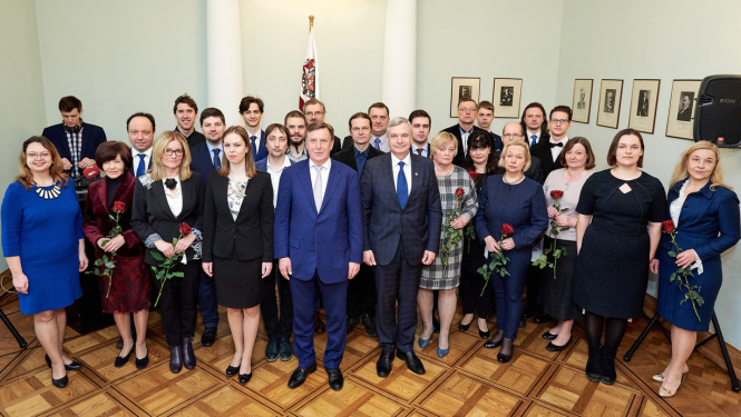 Ministru prezidents sveic mācību olimpiāžu uzvarētājus