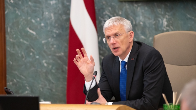 Kariņš uzdevis vairākām ministrijām sniegt vērtējumu par koronavīrusa izplatības ietekmi uz tautsaimniecību un spriedīs par atbalsta iespējām uzņēmējiem