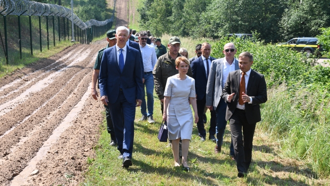 Ministru prezidents un delegācija pie Baltkrievijas robežas