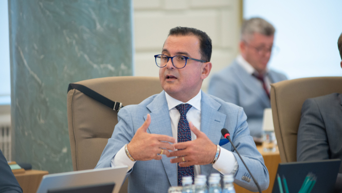 Veselības ministrs Hosams Abu Meri piedalās Ministru kabineta sēdē