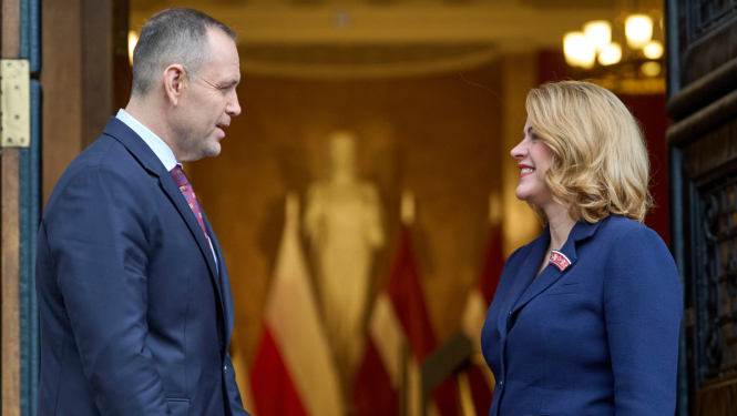 Ministru prezidente Evika Siliņa un Polijas prezidents Karols Navrockis