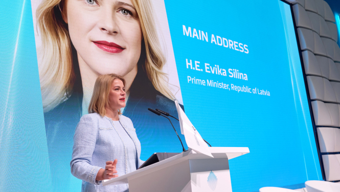 Ministru prezidente Evika Siliņa saka runu Pasaules valdību samitā Dubaijā