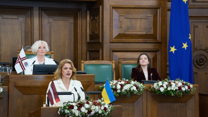 Ministru prezidente Evika Siliņa saka runu Saeimas svinīgajā sēdē par godu Latvijas Republikas Neatkarības atjaunošanas gadadienai