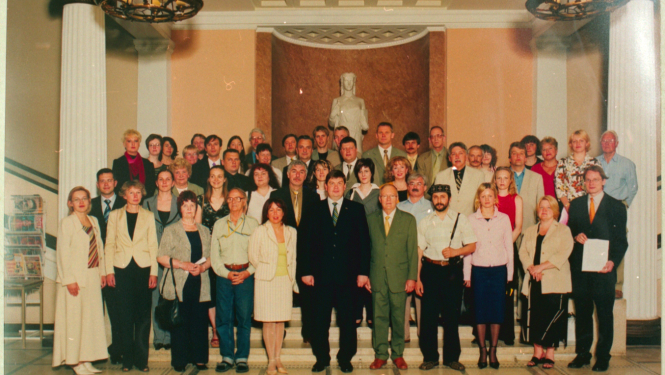 Nevalstisko organizāciju un Ministru kabineta sadarbības memorandu parakstījušās organizācijas kopā ar 2005. gadā valdību pārstāvošo Ministru prezidentu Aigaru Kalvīti