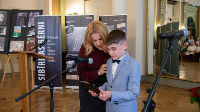 Ministru prezidente Evika Siliņa piedalās fonda “Sibīrijas bērni” ikgadējā konferencē “Aizvestajiem” un pasniedz balvu bērnu sacerējumu konkursa uzvarētājiem