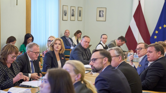 Ministru prezidente Evika Siliņa vada Finanšu sektora attīstības padomes sēdi Ministru kabineta sēžu zālē