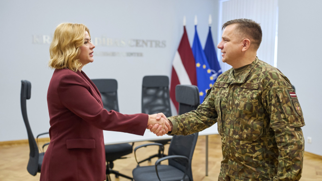 Ministru prezidente Evika Siliņa apmeklē Krīzes vadības centru