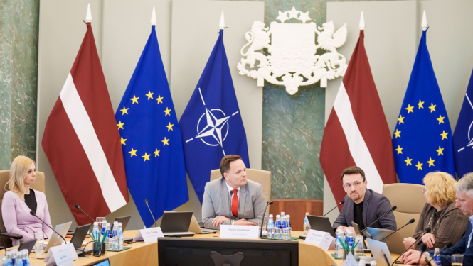 Nevalstisko organizāciju un Ministru kabineta sadarības memoranda padomes sēde, to vada Valsts kancelejas direktors Raivis Kronbergs