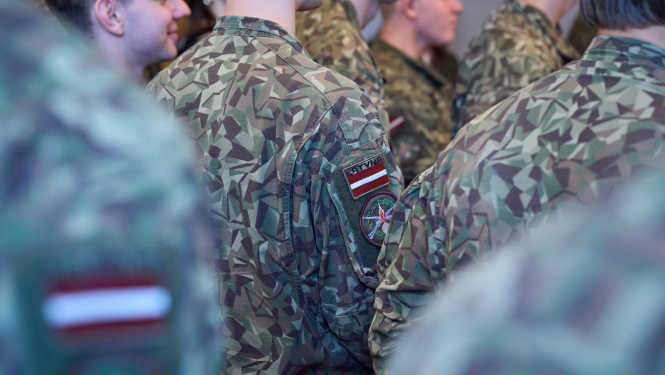 Valsts aizsardzības dienesta karavīri uniformās