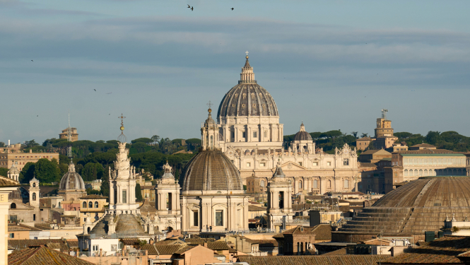 Skats uz Vatikāna ēku kupoliem