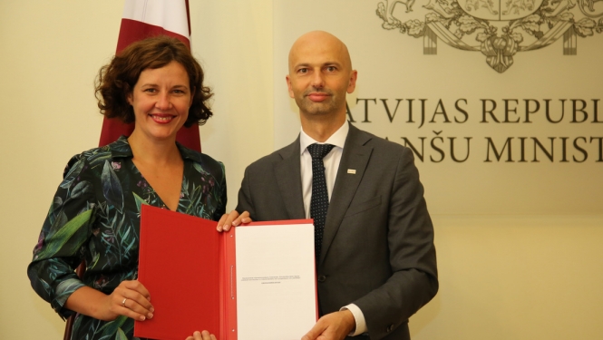 Finanšu ministre Valsts kancelejai iesniedz standarta būvniecības līgumu kapitālsabiedrībām paraugus
