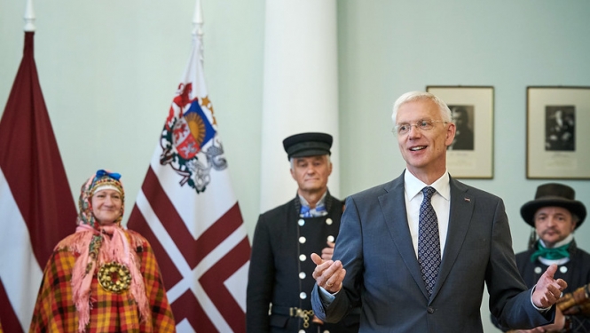 Kariņš sveic Dziesmu un deju svētku organizatorus