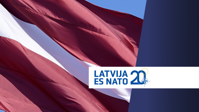 Latvijas karogs un uzraksts "LATVIJA ES NATO 20"
