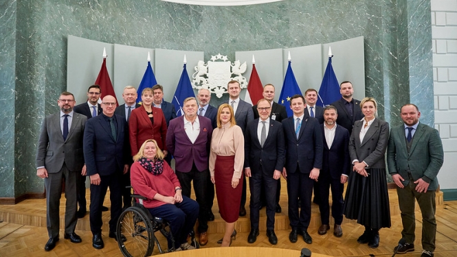 Latvijas Nacionālās sporta padomes sēdes dalībnieki Ministru kabineta Zaļajā zālē. 