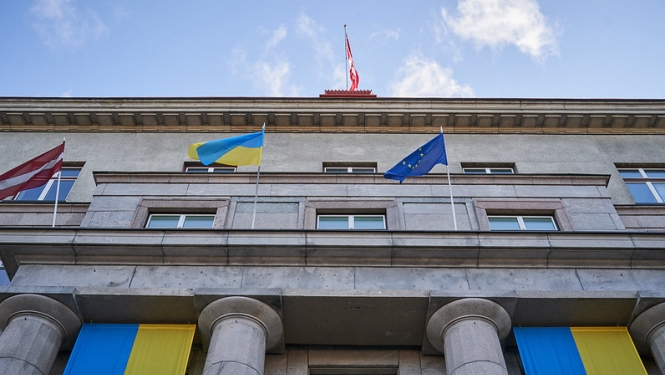 MK ēka Ukrainas atbalsta noformējums