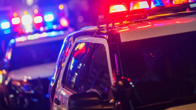 ilustratīvs attēls: policijas auto; avots: unsplash.com
