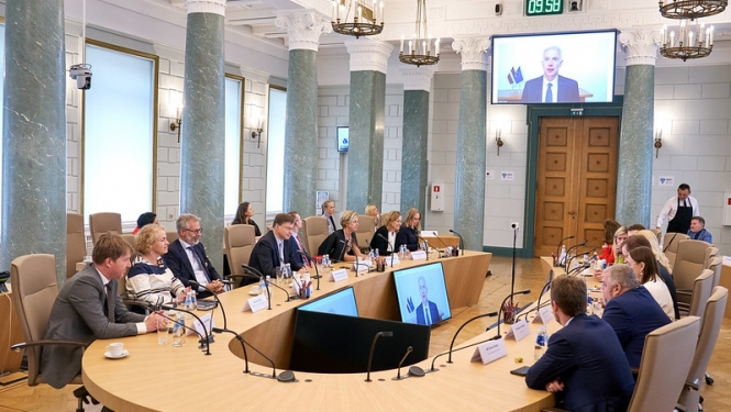 Ministru prezidents Krišjānis Kariņš attālināti tiekas ar Valdi Dombrovski
