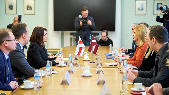 Ministru prezidente Evika Siliņa un Baltkrievijas demokrātiskās opozīcijas līdere Svjatlana Cihanouska