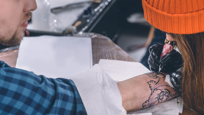 Pilnveidotas prasības tetovēšanas un pīrsingu pakalpojumu kvalitātes uzlabošanai