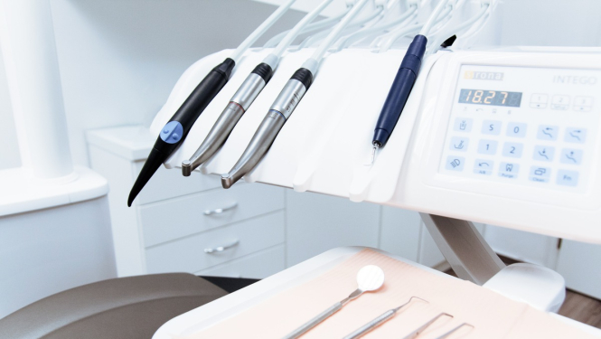 Samazinās dzīvsudrabu saturošu plombu izmantošanu zobārstniecībā