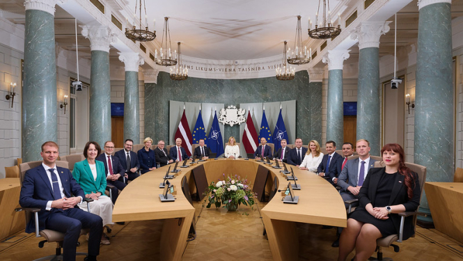 42. Ministru kabinets pirmajā svinīgajā MK sēdē