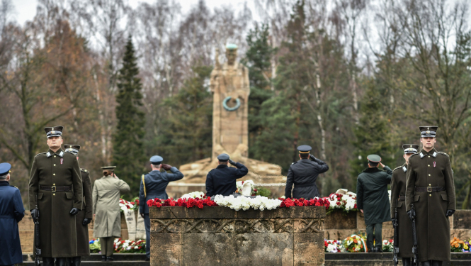 Piešķir līdzekļus Otrā pasaules kara dalībnieka apliecību un piemiņas krūšu nozīmju izgatavošanai