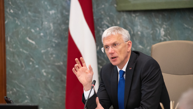 Kariņš uzdevis vairākām ministrijām sniegt vērtējumu par koronavīrusa izplatības ietekmi uz tautsaimniecību un spriedīs par atbalsta iespējām uzņēmējiem