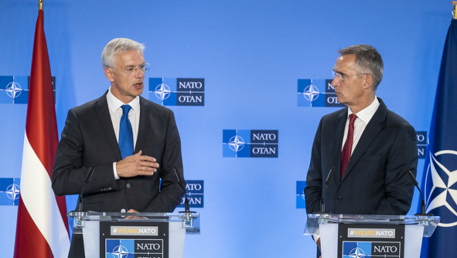 Ministru prezidents Krišjānis Kariņš un NATO ģenerālsekretārs Jens Stoltenbergs