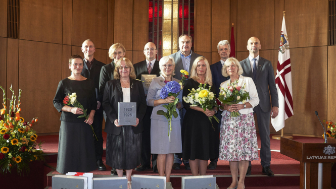 Ap 1600 grāmatu par valsts izveides pirmajiem gadiem nonāks skolās un bibliotēkās