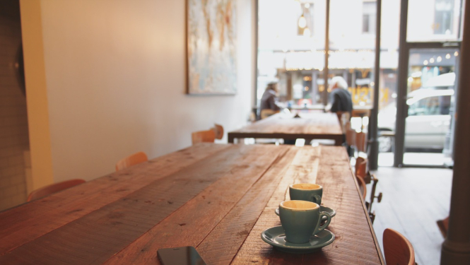 No 17.augusta tiek mazināti ierobežojumi ēdināšanas uzņēmumiem, tirdzniecības centriem un konferenču rīkotājiem