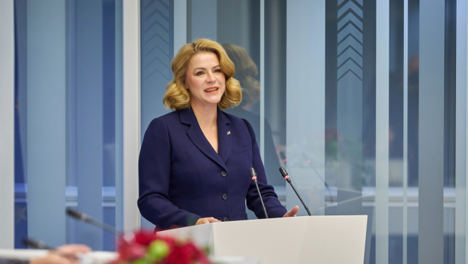 Ministru prezidente Evika Siliņa saka atklāšanas uzrunu Senioru dienā Saeimā "Sudraba ekonomika"