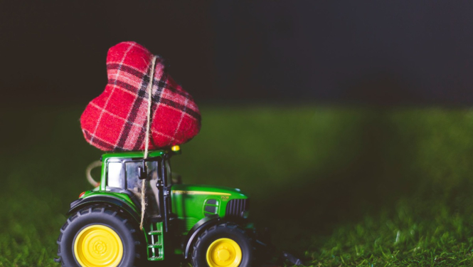 Jauni noteikumi informācijas uzkrāšanai traktortehnikas un tās vadītāju valsts informatīvajā sistēmā