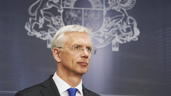 Ministru prezidents uzdod ministriem pārskatīt valsts iestāžu izdevumus un neizlietoto finansējumu novirzīt Covid-19 seku mazināšanai