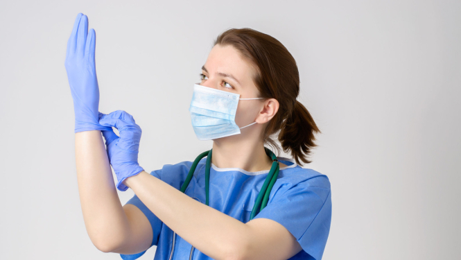 Aizsardzības ministrija aicina pieteikties piegādātājus, kas var nodrošināt nesterilus, nepūderētus vienreizlietojamos cimdus