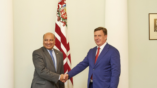 Ministru prezidents tiekas ar Eiropas Rekonstrukcijas un attīstības bankas prezidentu