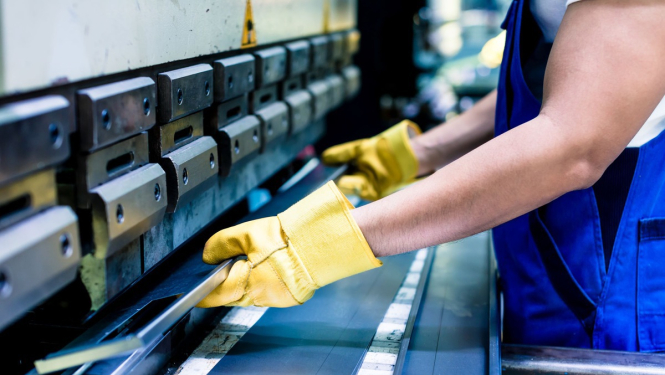 Apstiprina sašaurinātu melno un krāsaino metālu pusfabrikātu sarakstu, kam piemērojama reversā PVN maksāšanas kārtība