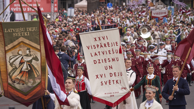 Ar “3+Ģimenes karti” Dziesmu un deju svētku laikā sabiedrisko transportu varēs izmantot bez maksas