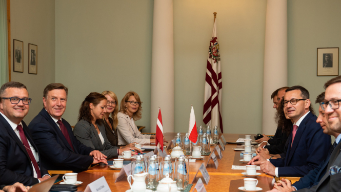 Ministru prezidents ar Polijas premjeru apspriež drošību Baltijas reģionā